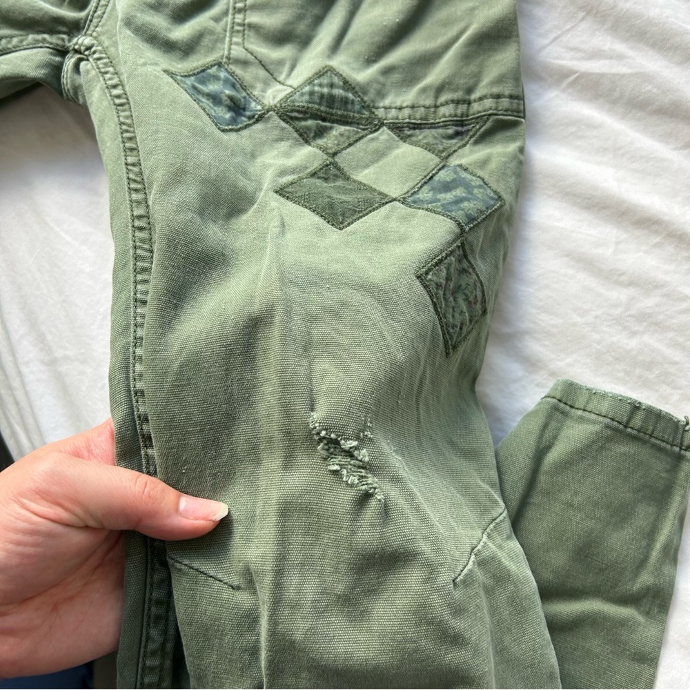OPEN TO OFFERS Anthropologie Pilcro Green Patch Overalls Size 27 - Picture 9 of 9
